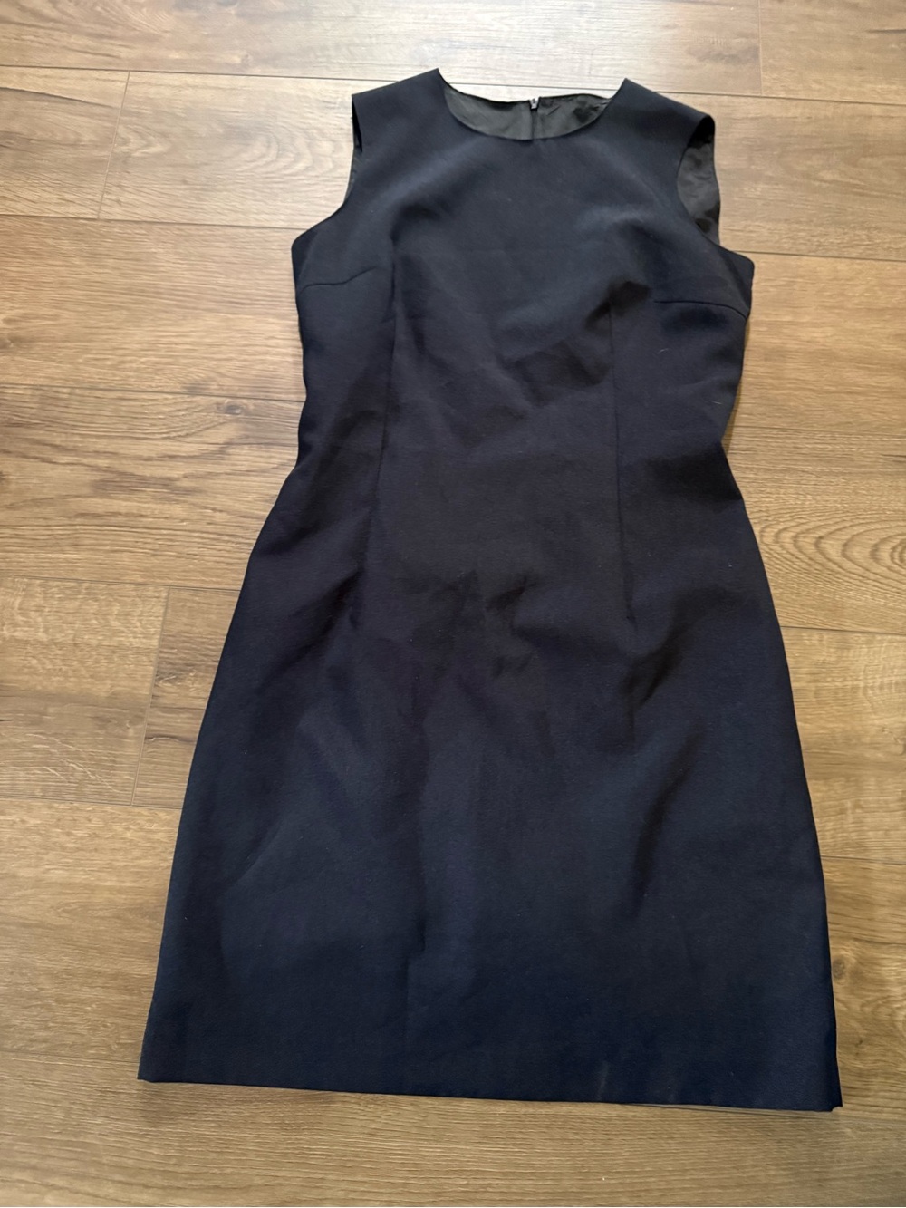 Classic Sleeveless Sheath Dress in black